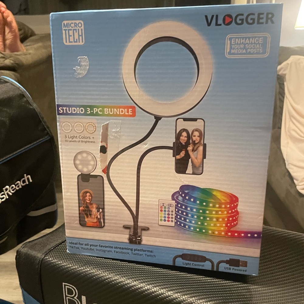 Micro Tech Vlogger Studio 3-PC Bundle